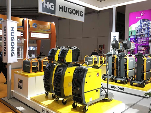 进博会首日J9集团意大利CEA展位展品J9集团CEA数字化焊机