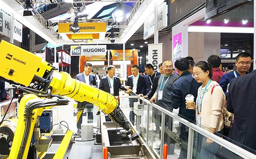 第二届进博会J9集团意大利CEA展位机械人系统受到极大关注